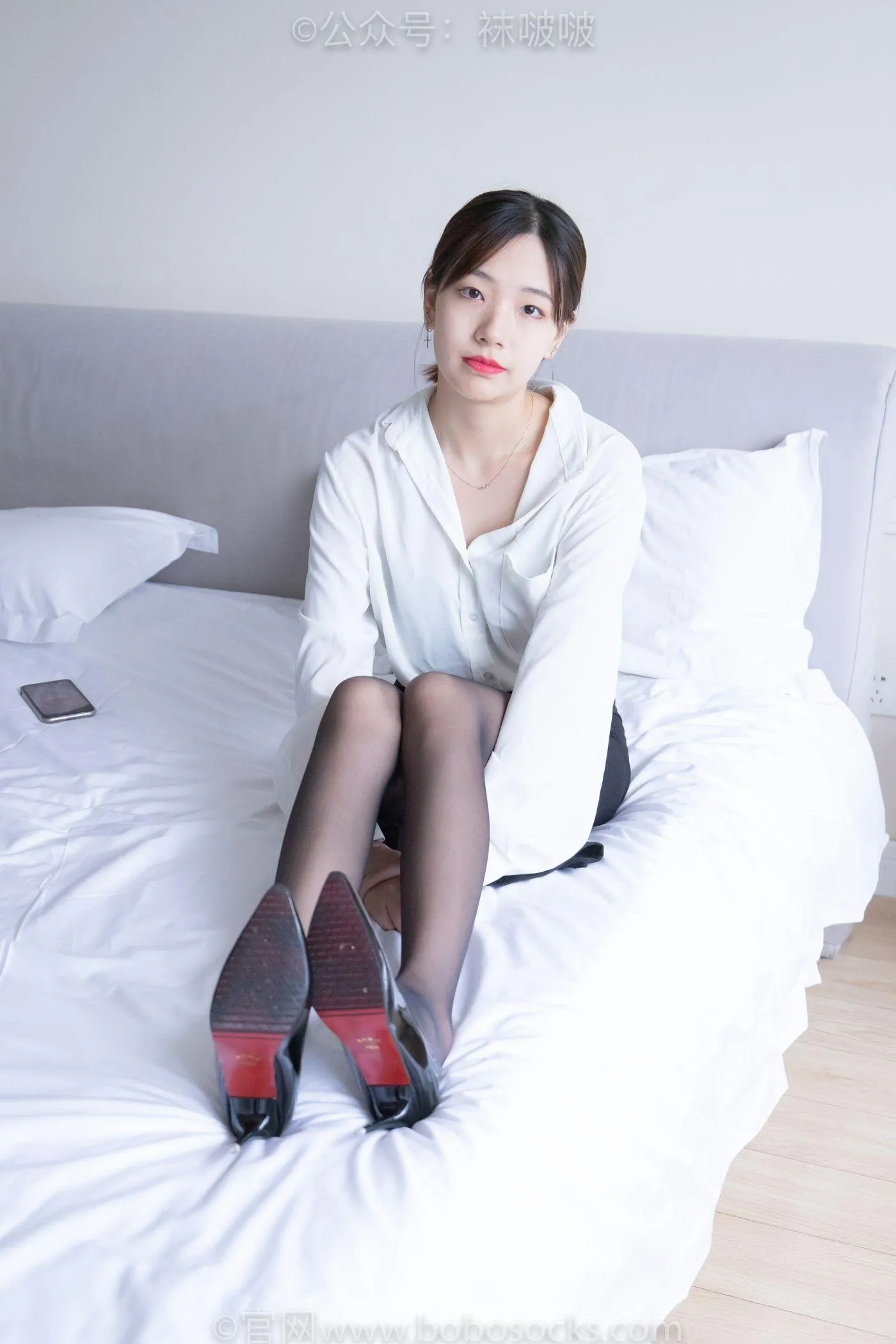 [BoBoSocks袜啵啵]NO.017 小甜豆-OL制服、高跟鞋、黑丝 [131P]插图